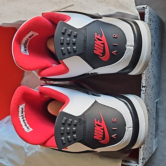 Jordan 4 Retro Fire Red - Size 6.5M - Picture 3 of 6